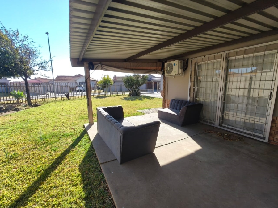 3 Bedroom Property for Sale in Waterkloof East North West